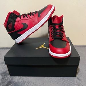 AIR JORDAN 1 MID